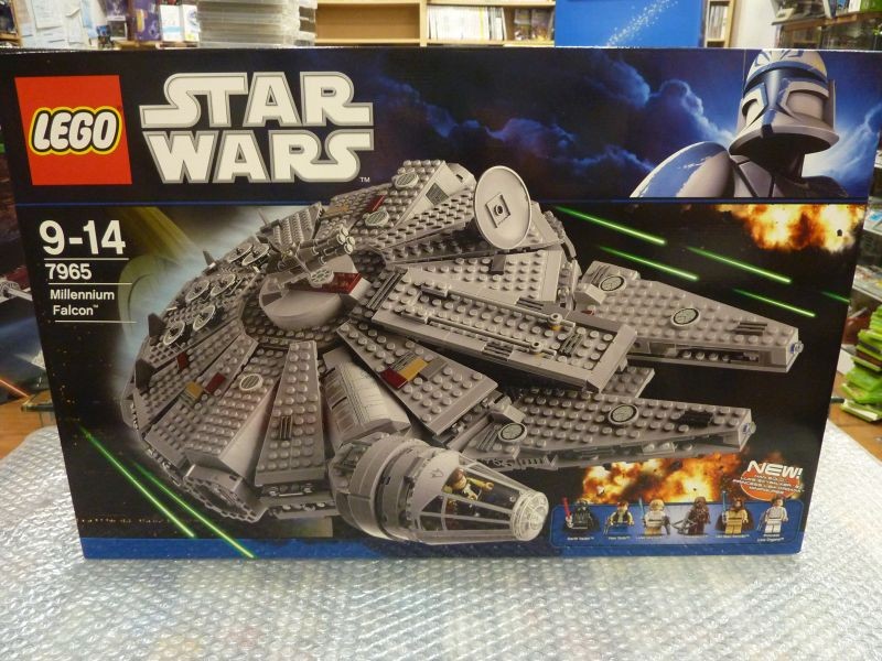 lego-star-wars-millenium-falcon-7965-neuf