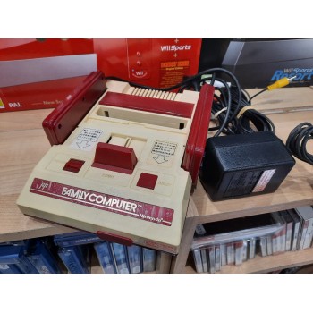 FAMICOM Modifi&eacute;e AV (jaunie)