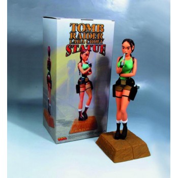 LARA CROFT STATUE
