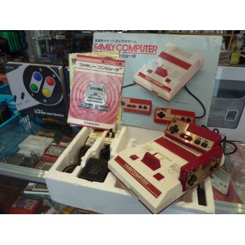 FAMICOM 1&egrave;re &eacute;dition Boutons Carr&eacute;s (excellent &eacute;tat)